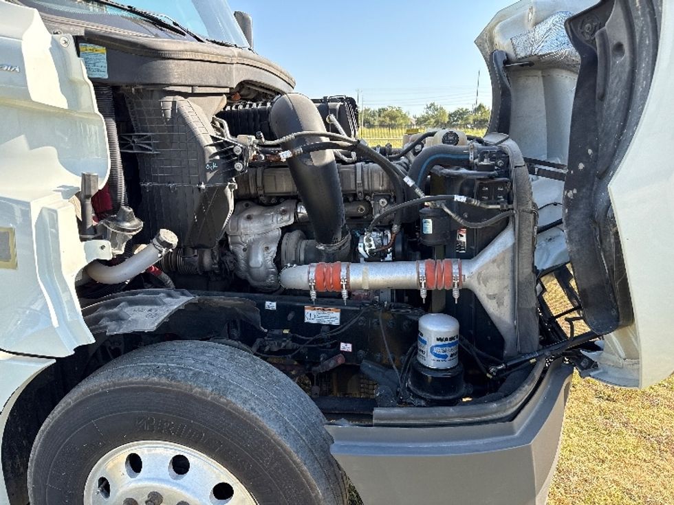 Sleeper Tractor-Heavy Duty Tractors-Freightliner-2021-T12664ST-Rockwall-TX-408,202\n\t\tmiles-$ 80,250 - Image 20