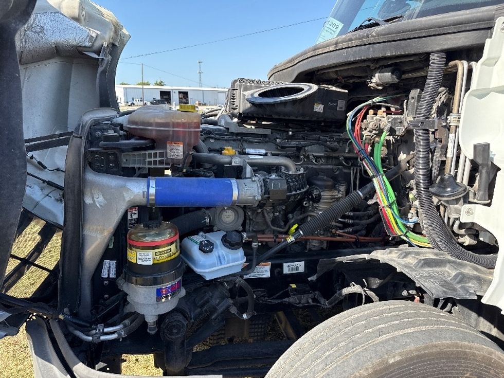 Sleeper Tractor-Heavy Duty Tractors-Freightliner-2021-T12664ST-Rockwall-TX-408,202\n\t\tmiles-$ 80,250 - Image 21