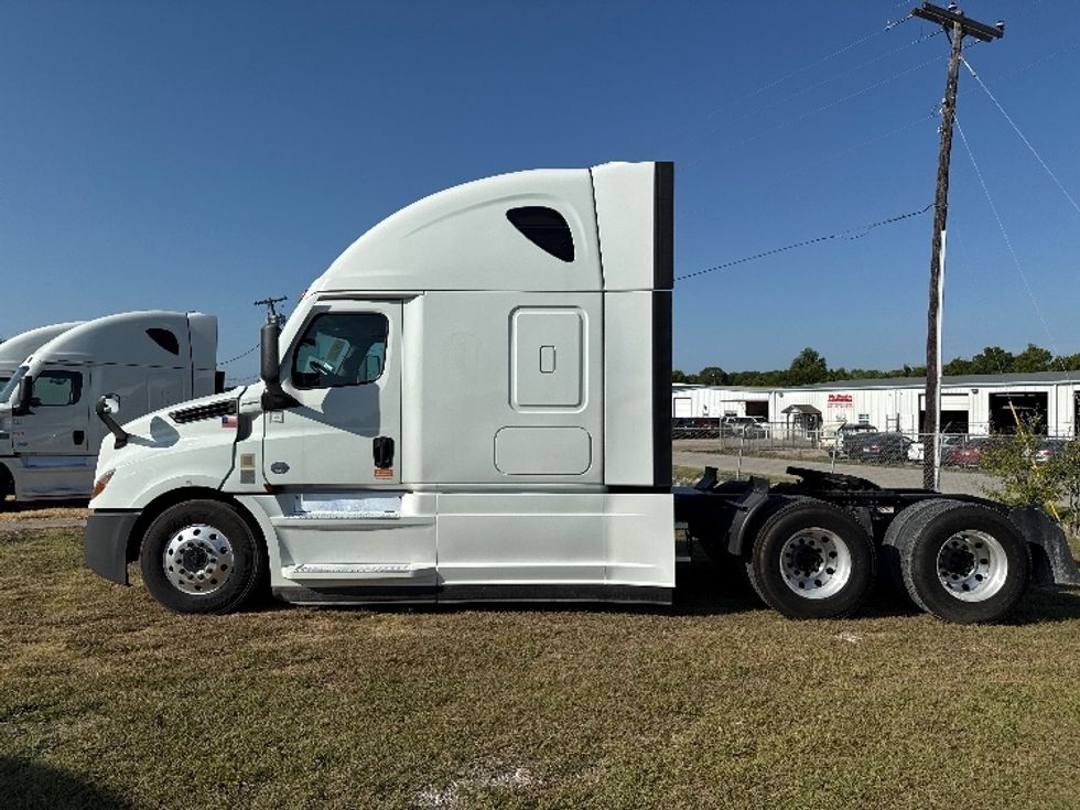 Sleeper Tractor-Heavy Duty Tractors-Freightliner-2021-T12664ST-Rockwall-TX-408,202\n\t\tmiles-$ 80,250 - Image 4