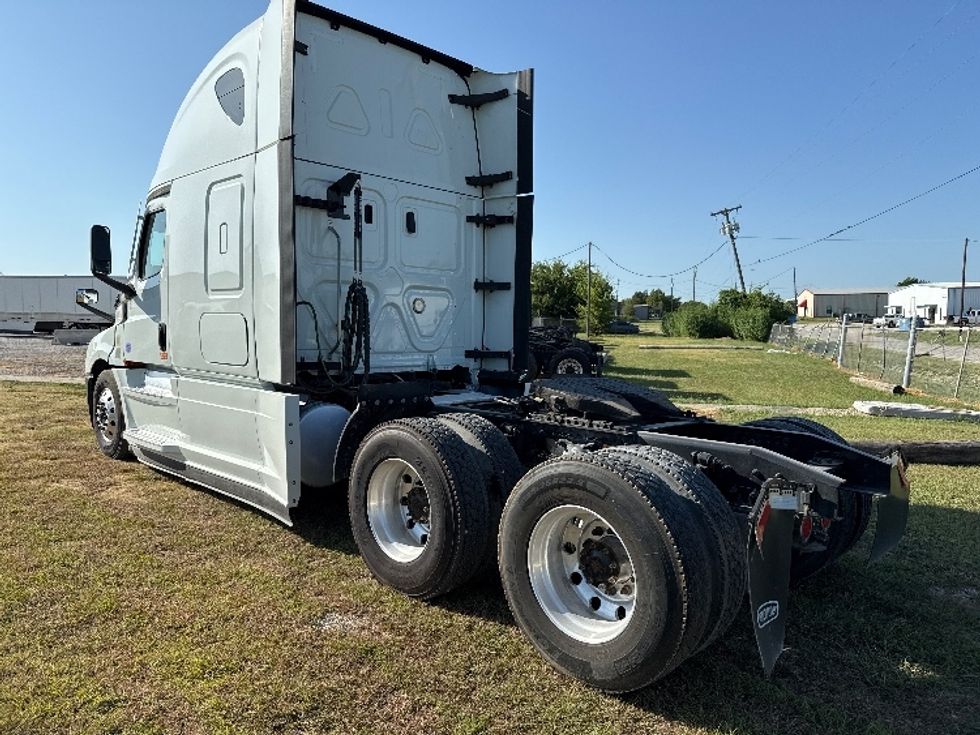 Sleeper Tractor-Heavy Duty Tractors-Freightliner-2021-T12664ST-Rockwall-TX-408,202\n\t\tmiles-$ 80,250 - Image 5