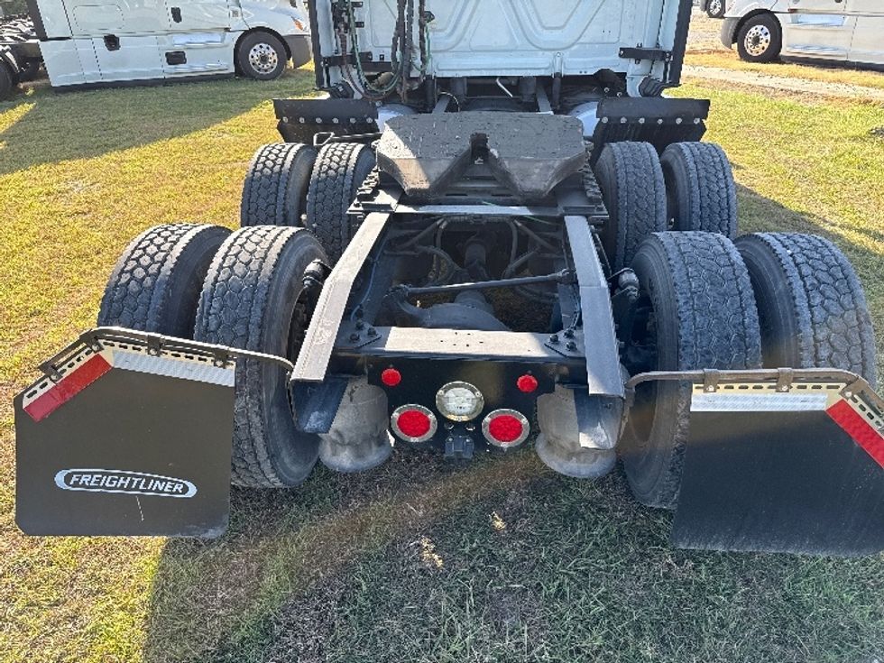 Sleeper Tractor-Heavy Duty Tractors-Freightliner-2021-T12664ST-Rockwall-TX-408,202\n\t\tmiles-$ 80,250 - Image 6