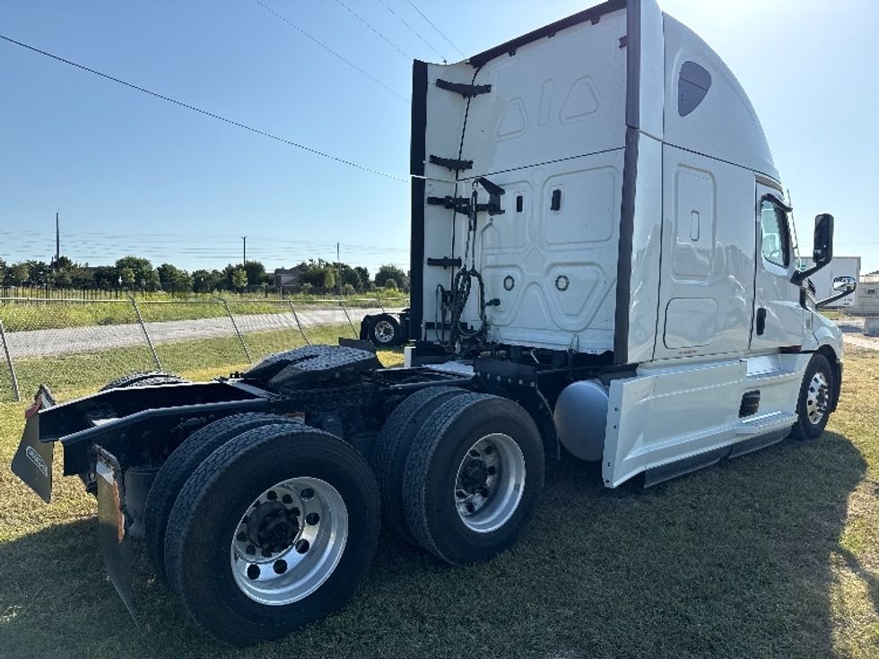 Sleeper Tractor-Heavy Duty Tractors-Freightliner-2021-T12664ST-Rockwall-TX-408,202\n\t\tmiles-$ 80,250 - Image 7