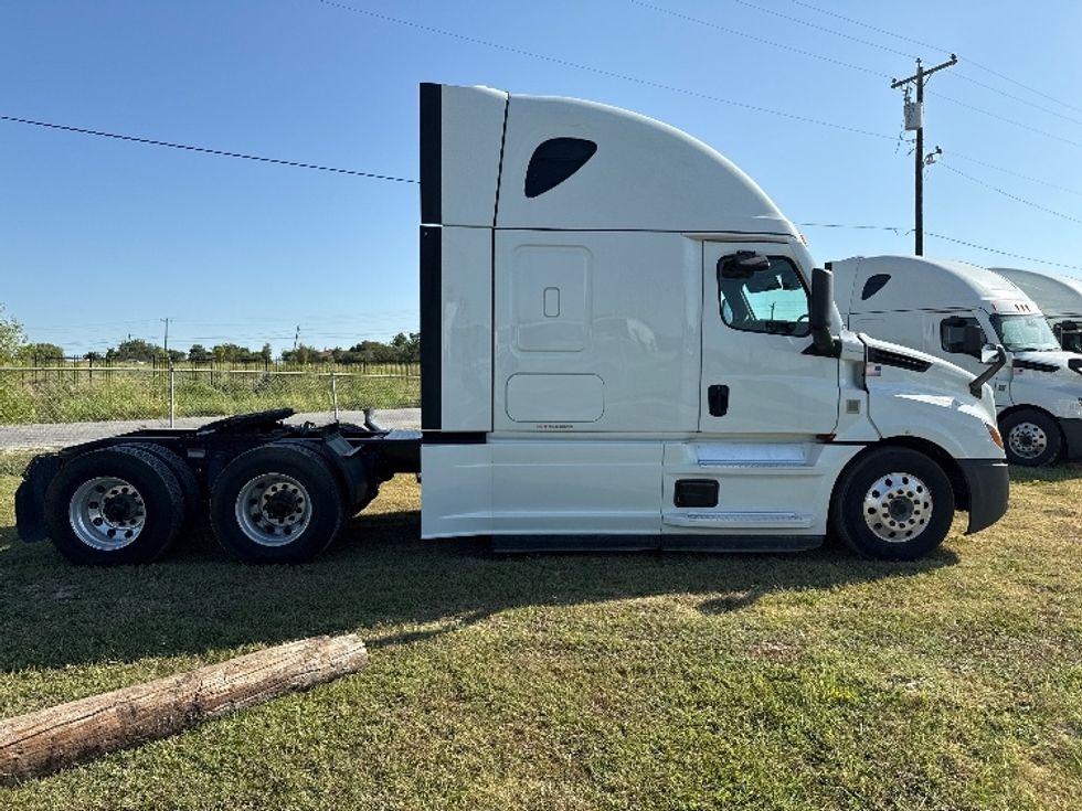 Sleeper Tractor-Heavy Duty Tractors-Freightliner-2021-T12664ST-Rockwall-TX-408,202\n\t\tmiles-$ 80,250 - Image 8