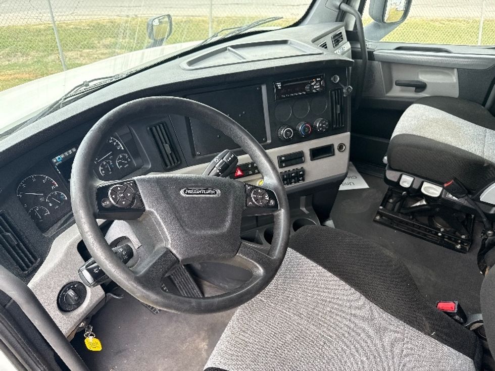 Sleeper Tractor-Heavy Duty Tractors-Freightliner-2021-T12664ST-Rockwall-TX-409,663\n\t\tmiles-$ 80,000 - Image 10