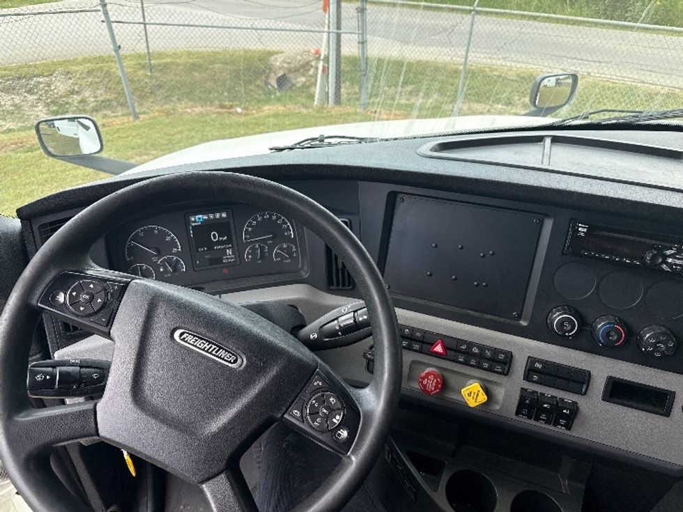 Sleeper Tractor-Heavy Duty Tractors-Freightliner-2021-T12664ST-Rockwall-TX-409,663\n\t\tmiles-$ 80,000 - Image 11