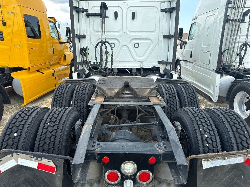 Sleeper Tractor-Heavy Duty Tractors-Freightliner-2021-T12664ST-Rockwall-TX-409,663\n\t\tmiles-$ 80,000 - Image 6