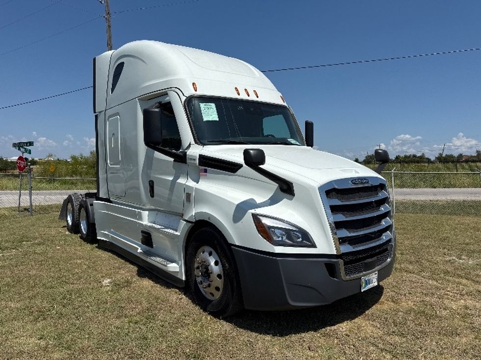 Sleeper Tractor-Heavy Duty Tractors-Freightliner-2021-T12664ST-Rockwall-TX-415,008\n\t\tmiles-$ 79,500 - Image 1