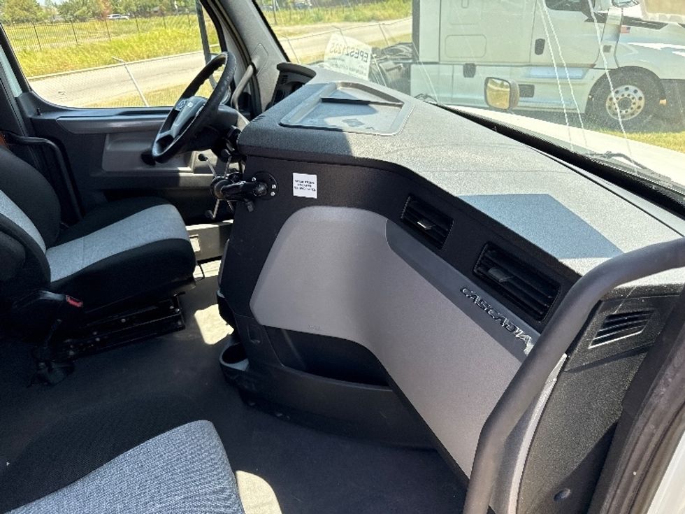 Sleeper Tractor-Heavy Duty Tractors-Freightliner-2021-T12664ST-Rockwall-TX-415,008\n\t\tmiles-$ 79,500 - Image 15