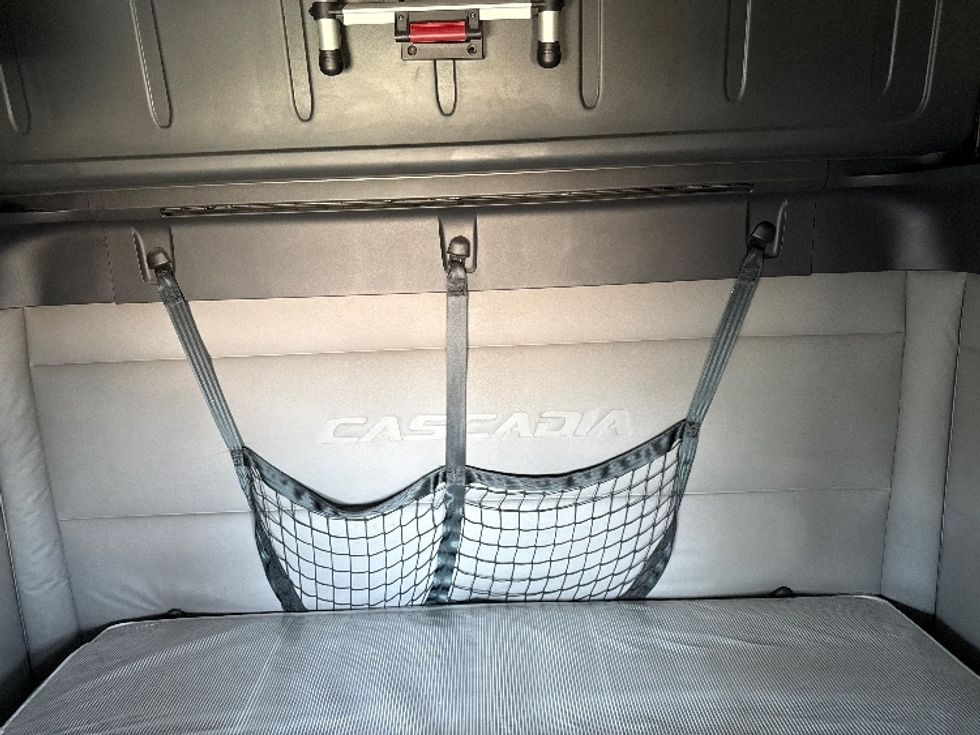 Sleeper Tractor-Heavy Duty Tractors-Freightliner-2021-T12664ST-Rockwall-TX-415,008\n\t\tmiles-$ 79,500 - Image 16