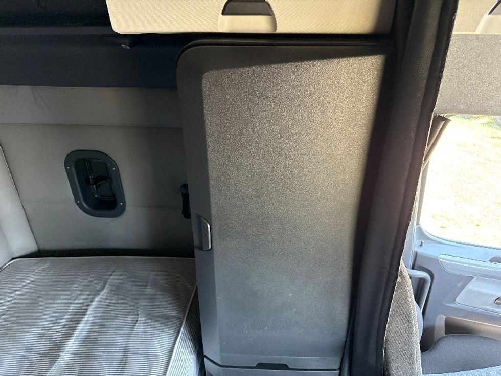 Sleeper Tractor-Heavy Duty Tractors-Freightliner-2021-T12664ST-Rockwall-TX-415,008\n\t\tmiles-$ 79,500 - Image 18