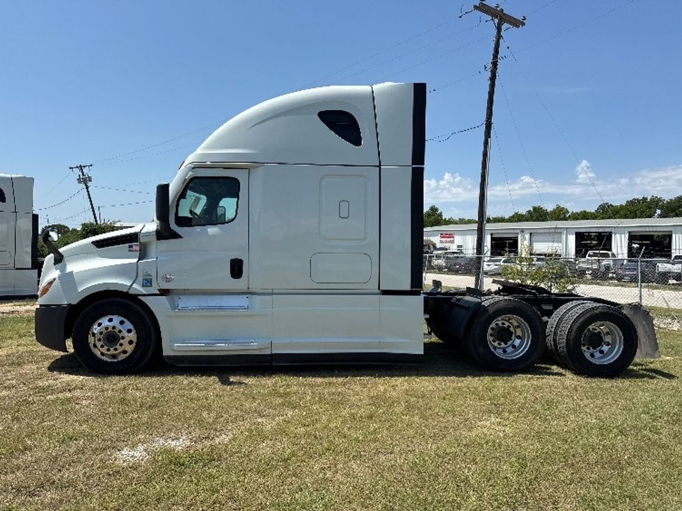 Sleeper Tractor-Heavy Duty Tractors-Freightliner-2021-T12664ST-Rockwall-TX-415,008\n\t\tmiles-$ 79,500 - Image 4