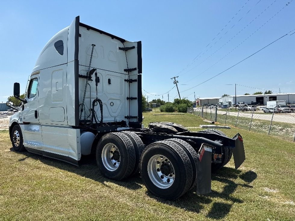 Sleeper Tractor-Heavy Duty Tractors-Freightliner-2021-T12664ST-Rockwall-TX-415,008\n\t\tmiles-$ 79,500 - Image 5