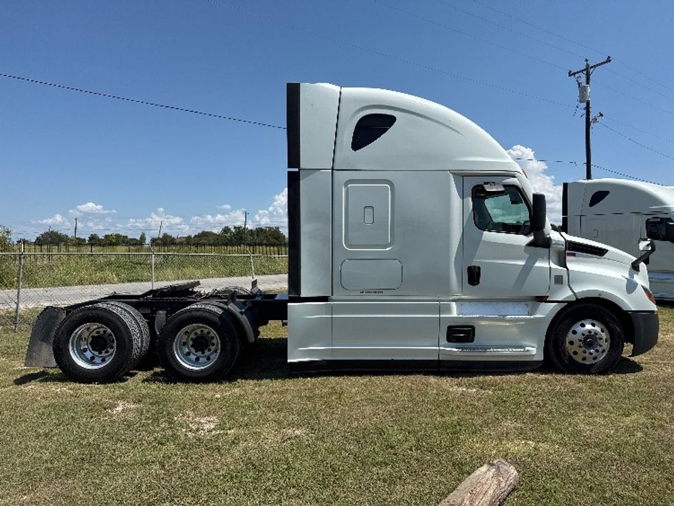 Sleeper Tractor-Heavy Duty Tractors-Freightliner-2021-T12664ST-Rockwall-TX-415,008\n\t\tmiles-$ 79,500 - Image 8