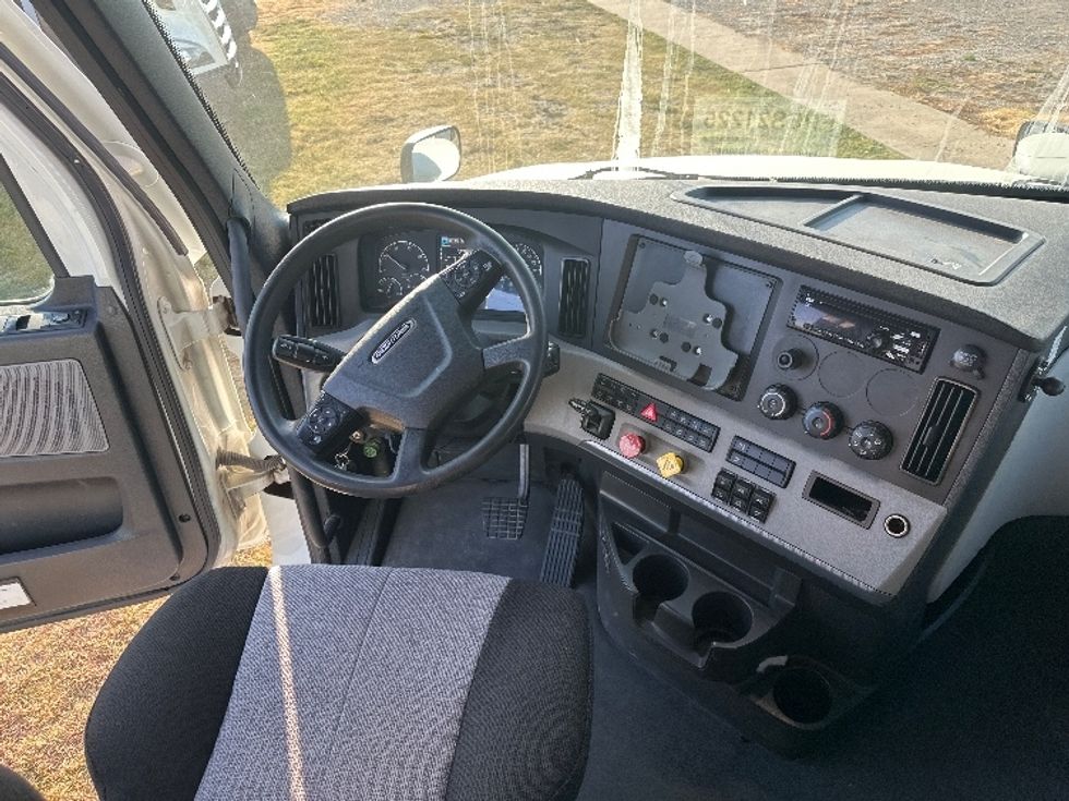 Sleeper Tractor-Heavy Duty Tractors-Freightliner-2021-T12664ST-Rockwall-TX-425,236\n\t\tmiles-$ 77,500 - Image 11