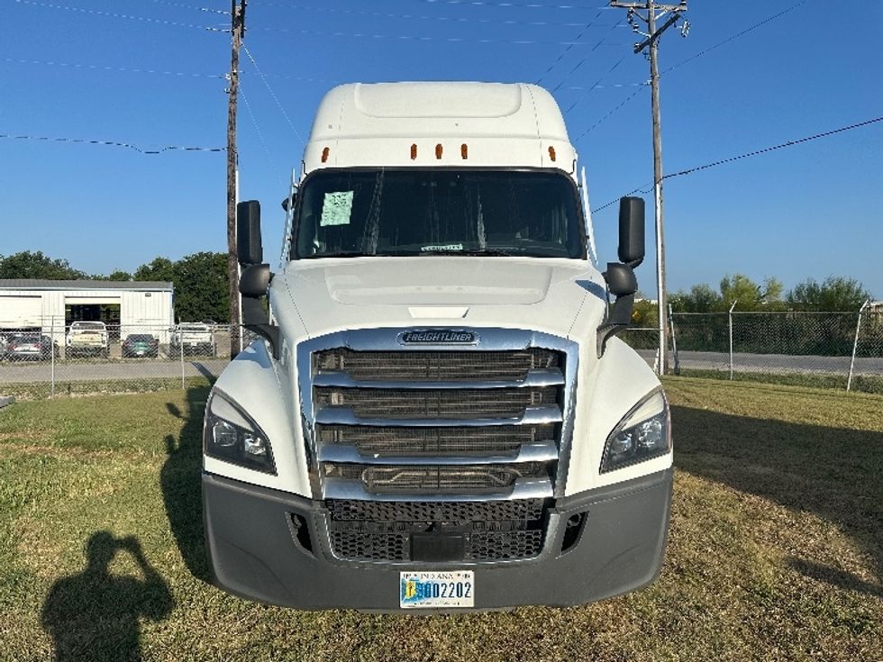 Sleeper Tractor-Heavy Duty Tractors-Freightliner-2021-T12664ST-Rockwall-TX-425,236\n\t\tmiles-$ 77,500 - Image 2