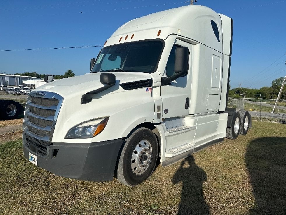 Sleeper Tractor-Heavy Duty Tractors-Freightliner-2021-T12664ST-Rockwall-TX-425,236\n\t\tmiles-$ 77,500 - Image 3