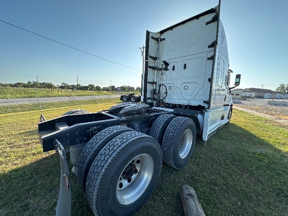 Sleeper Tractor-Heavy Duty Tractors-Freightliner-2021-T12664ST-Rockwall-TX-425,236\n\t\tmiles-$ 77,500 - Image 7