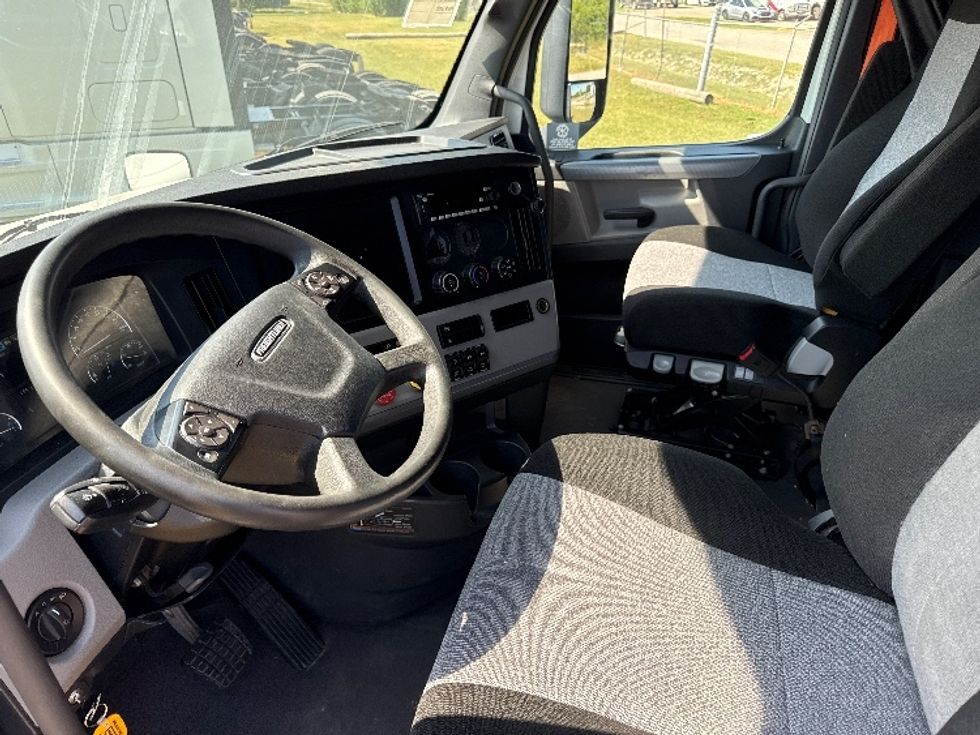 Sleeper Tractor-Heavy Duty Tractors-Freightliner-2021-T12664ST-Rockwall-TX-426,542\n\t\tmiles-$ 78,500 - Image 10