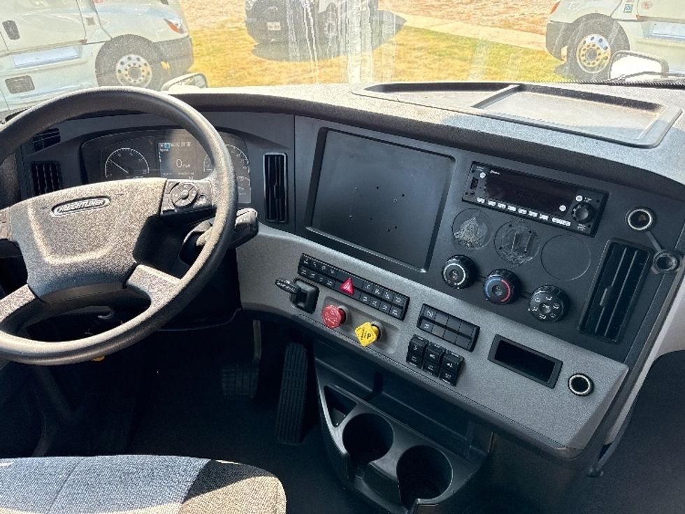 Sleeper Tractor-Heavy Duty Tractors-Freightliner-2021-T12664ST-Rockwall-TX-426,542\n\t\tmiles-$ 78,500 - Image 11