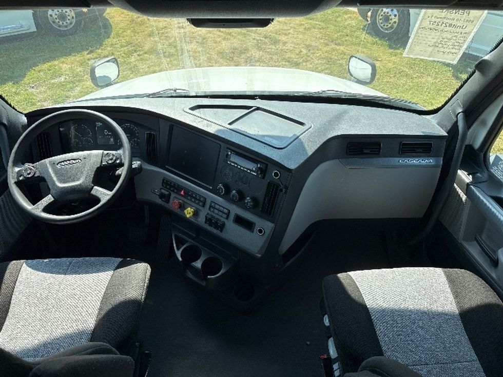 Sleeper Tractor-Heavy Duty Tractors-Freightliner-2021-T12664ST-Rockwall-TX-426,542\n\t\tmiles-$ 78,500 - Image 12