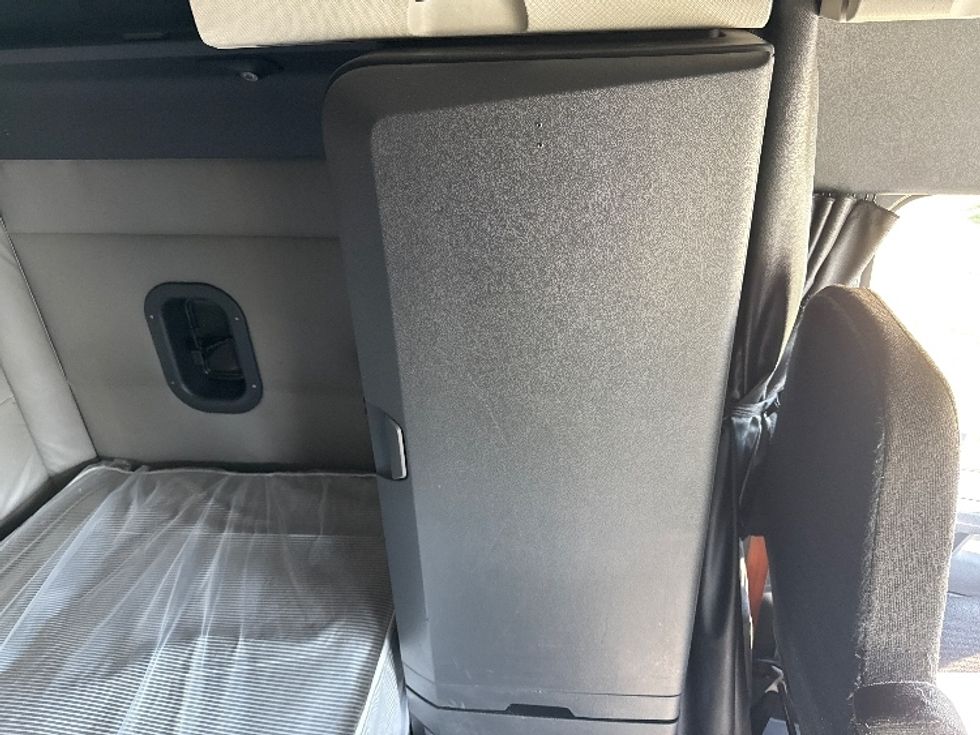 Sleeper Tractor-Heavy Duty Tractors-Freightliner-2021-T12664ST-Rockwall-TX-426,542\n\t\tmiles-$ 78,500 - Image 18