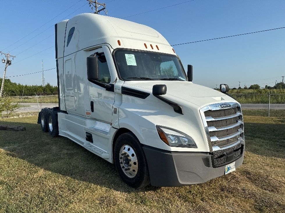 Sleeper Tractor-Heavy Duty Tractors-Freightliner-2021-T12664ST-Rockwall-TX-430,035\n\t\tmiles-$ 73,250 - Image 1