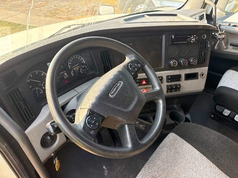 Sleeper Tractor-Heavy Duty Tractors-Freightliner-2021-T12664ST-Rockwall-TX-430,035\n\t\tmiles-$ 73,250 - Image 10