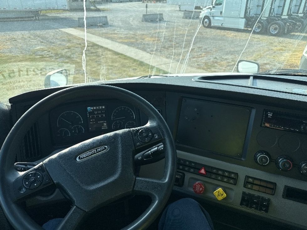 Sleeper Tractor-Heavy Duty Tractors-Freightliner-2021-T12664ST-Rockwall-TX-430,035\n\t\tmiles-$ 73,250 - Image 11