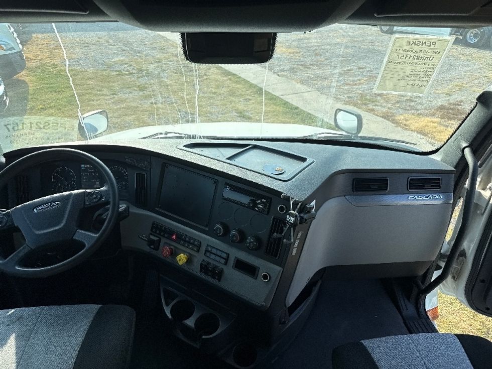 Sleeper Tractor-Heavy Duty Tractors-Freightliner-2021-T12664ST-Rockwall-TX-430,035\n\t\tmiles-$ 73,250 - Image 12