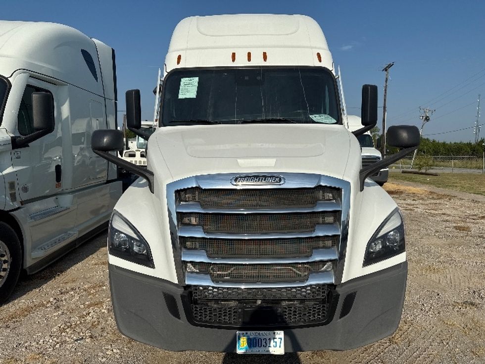 Sleeper Tractor-Heavy Duty Tractors-Freightliner-2021-T12664ST-Rockwall-TX-430,035\n\t\tmiles-$ 73,250 - Image 2