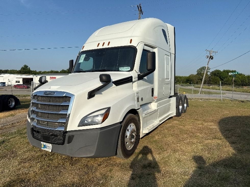 Sleeper Tractor-Heavy Duty Tractors-Freightliner-2021-T12664ST-Rockwall-TX-430,035\n\t\tmiles-$ 73,250 - Image 3