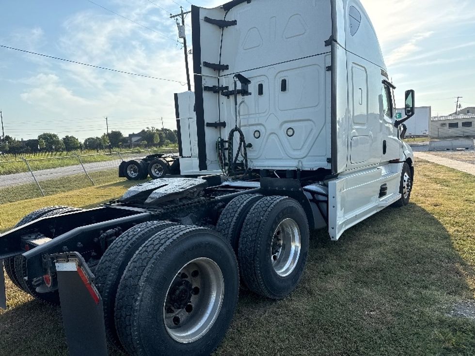 Sleeper Tractor-Heavy Duty Tractors-Freightliner-2021-T12664ST-Rockwall-TX-430,035\n\t\tmiles-$ 73,250 - Image 7