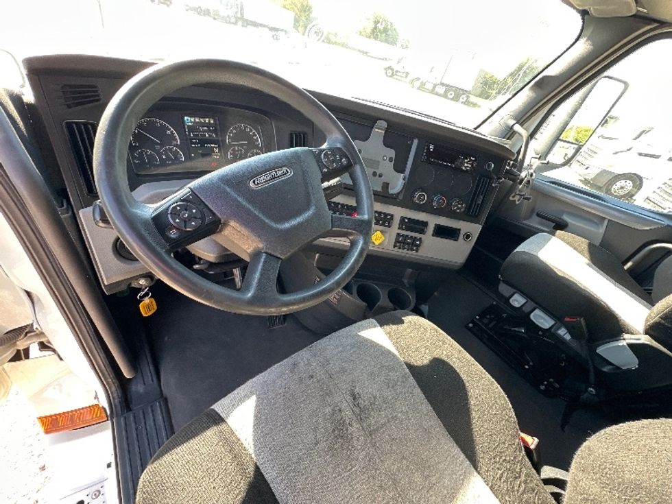 Sleeper Tractor-Heavy Duty Tractors-Freightliner-2021-T12664ST-Rockwall-TX-459,698\n\t\tmiles-$ 74,750 - Image 10