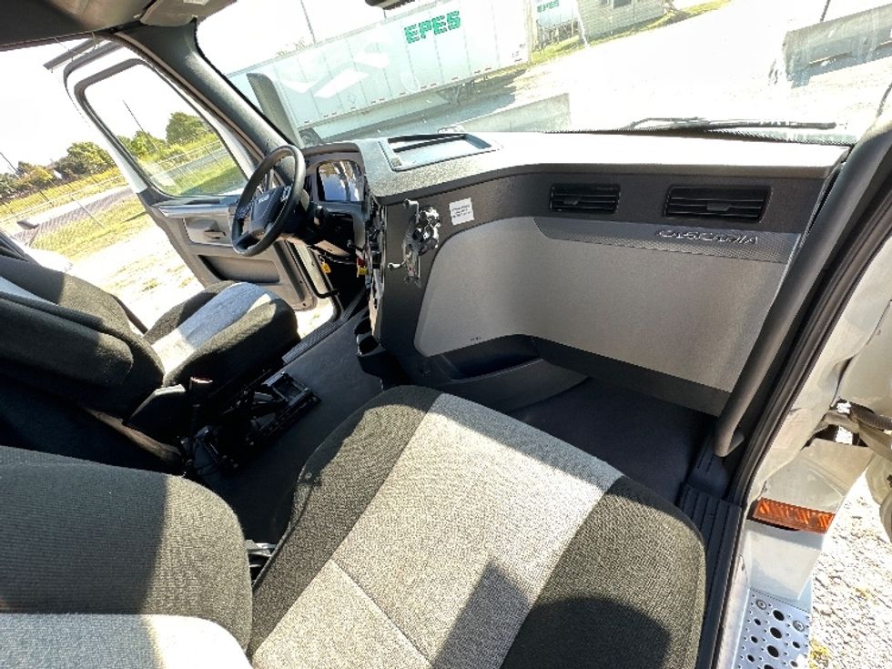 Sleeper Tractor-Heavy Duty Tractors-Freightliner-2021-T12664ST-Rockwall-TX-459,698\n\t\tmiles-$ 74,750 - Image 14