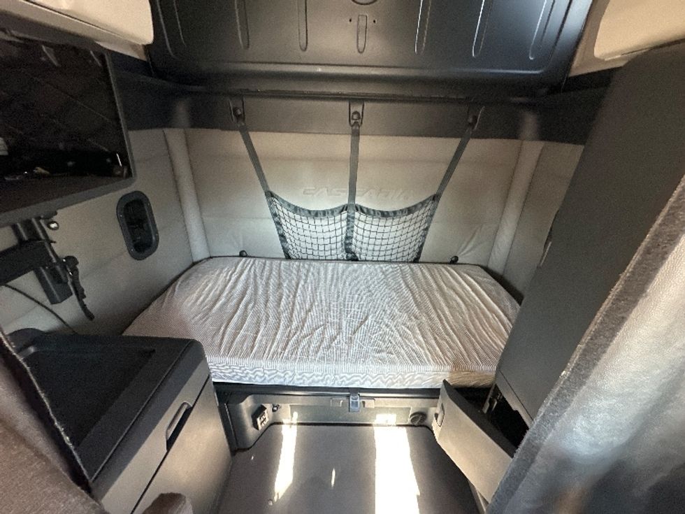 Sleeper Tractor-Heavy Duty Tractors-Freightliner-2021-T12664ST-Rockwall-TX-459,698\n\t\tmiles-$ 74,750 - Image 16