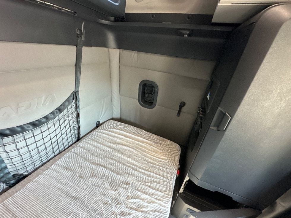 Sleeper Tractor-Heavy Duty Tractors-Freightliner-2021-T12664ST-Rockwall-TX-459,698\n\t\tmiles-$ 74,750 - Image 17