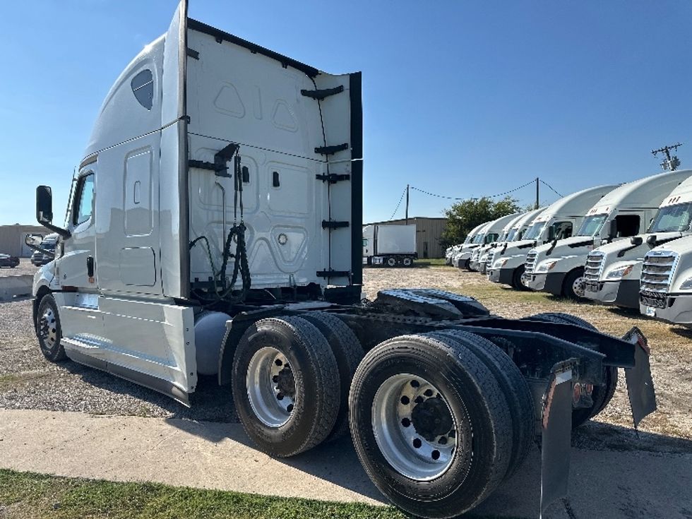 Sleeper Tractor-Heavy Duty Tractors-Freightliner-2021-T12664ST-Rockwall-TX-459,698\n\t\tmiles-$ 74,750 - Image 5