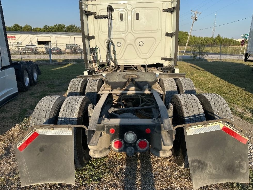 Sleeper Tractor-Heavy Duty Tractors-Freightliner-2021-T12664ST-Rockwall-TX-459,698\n\t\tmiles-$ 74,750 - Image 6