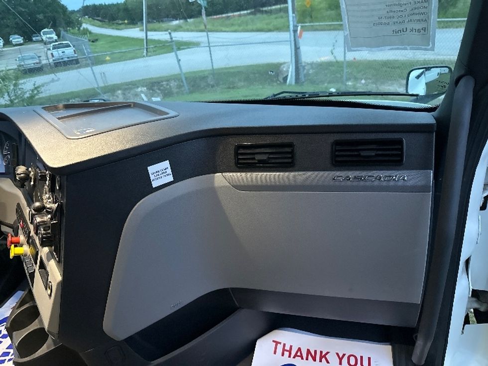 Sleeper Tractor-Heavy Duty Tractors-Freightliner-2021-T12664ST-Rockwall-TX-461,086\n\t\tmiles-$ 75,500 - Image 14