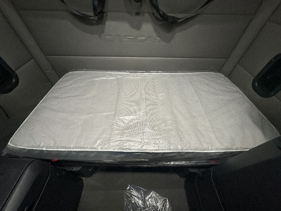 Sleeper Tractor-Heavy Duty Tractors-Freightliner-2021-T12664ST-Rockwall-TX-461,086\n\t\tmiles-$ 75,500 - Image 17