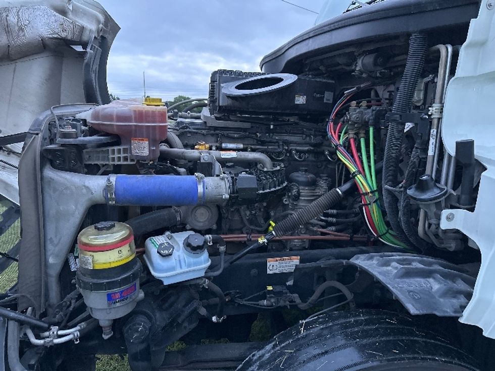 Sleeper Tractor-Heavy Duty Tractors-Freightliner-2021-T12664ST-Rockwall-TX-461,086\n\t\tmiles-$ 75,500 - Image 21