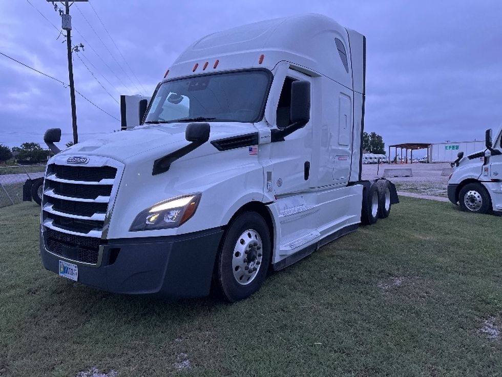Sleeper Tractor-Heavy Duty Tractors-Freightliner-2021-T12664ST-Rockwall-TX-461,086\n\t\tmiles-$ 75,500 - Image 3