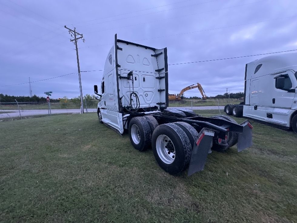 Sleeper Tractor-Heavy Duty Tractors-Freightliner-2021-T12664ST-Rockwall-TX-461,086\n\t\tmiles-$ 75,500 - Image 5