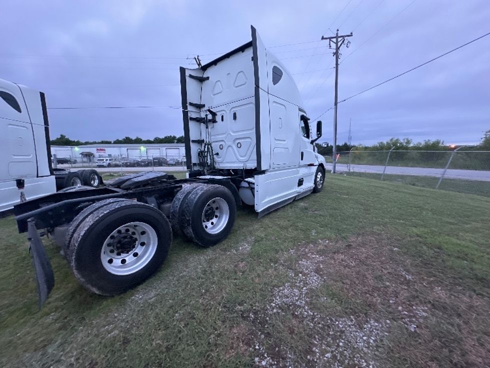 Sleeper Tractor-Heavy Duty Tractors-Freightliner-2021-T12664ST-Rockwall-TX-461,086\n\t\tmiles-$ 75,500 - Image 7