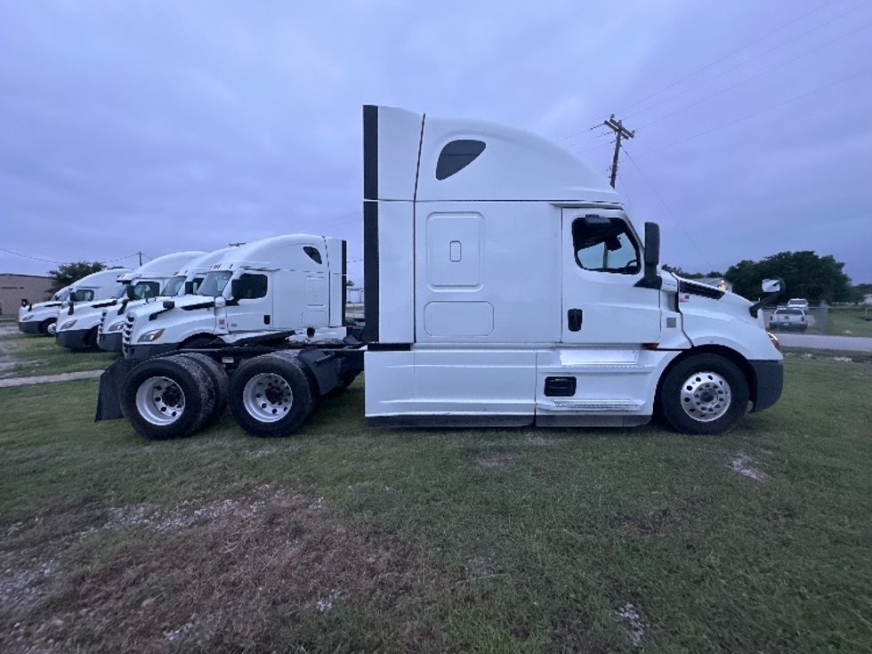 Sleeper Tractor-Heavy Duty Tractors-Freightliner-2021-T12664ST-Rockwall-TX-461,086\n\t\tmiles-$ 75,500 - Image 8