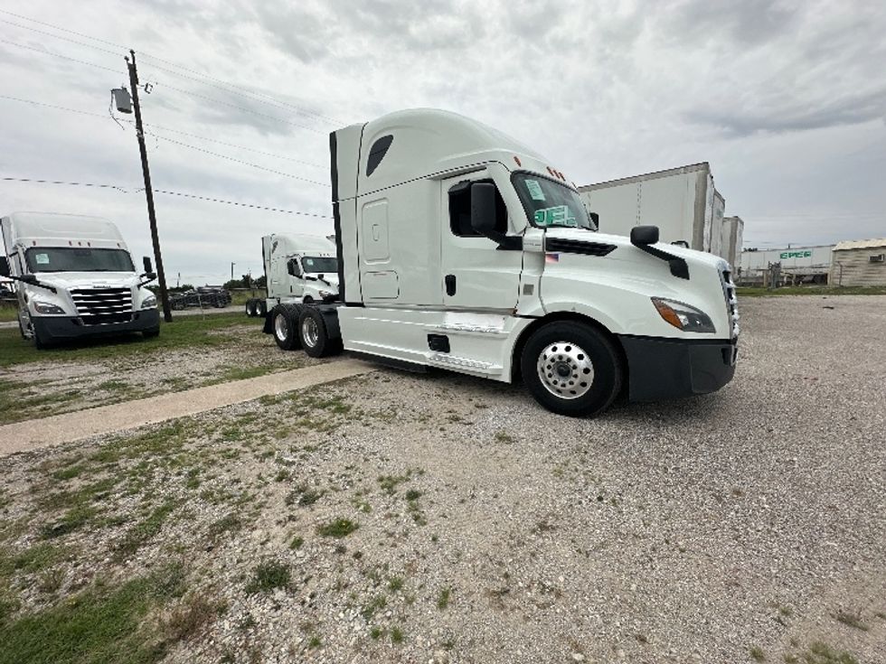 Sleeper Tractor-Heavy Duty Tractors-Freightliner-2021-T12664ST-Rockwall-TX-470,425\n\t\tmiles-$ 74,500 - Image 1