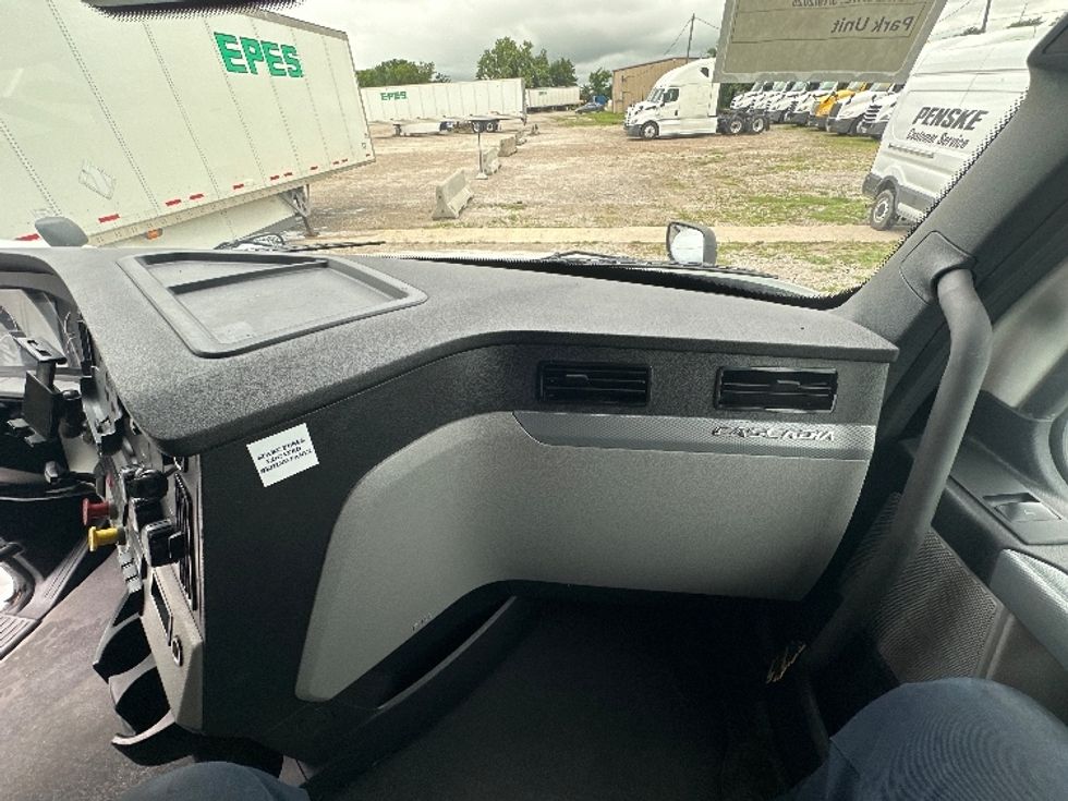 Sleeper Tractor-Heavy Duty Tractors-Freightliner-2021-T12664ST-Rockwall-TX-470,425\n\t\tmiles-$ 74,500 - Image 14