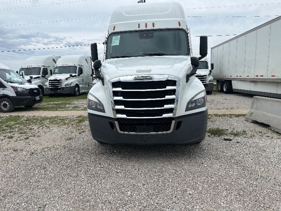 Sleeper Tractor-Heavy Duty Tractors-Freightliner-2021-T12664ST-Rockwall-TX-470,425\n\t\tmiles-$ 74,500 - Image 2