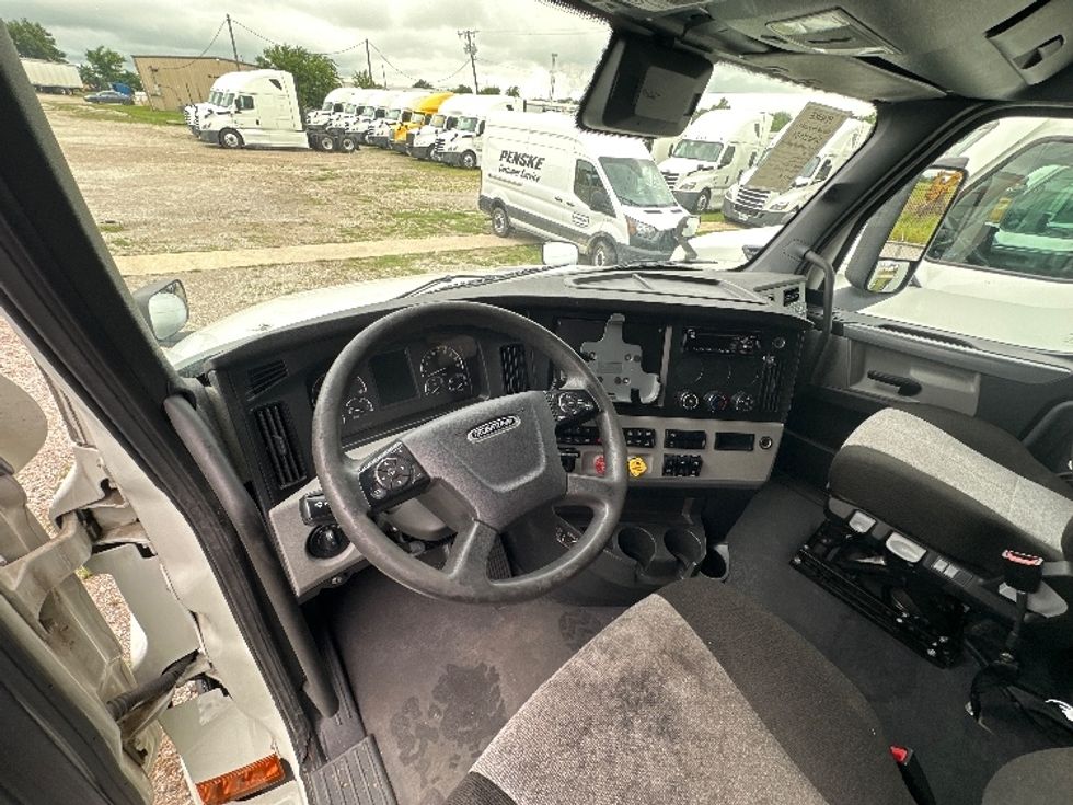 Sleeper Tractor-Heavy Duty Tractors-Freightliner-2021-T12664ST-Rockwall-TX-470,437\n\t\tmiles-$ 64,250 - Image 10