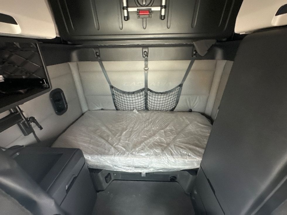 Sleeper Tractor-Heavy Duty Tractors-Freightliner-2021-T12664ST-Rockwall-TX-470,437\n\t\tmiles-$ 64,250 - Image 15